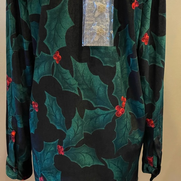 New Quaker Factory S Velvet HollyBerry/Jewel Button Down with Holly ButtonCovers - Picture 5 of 10